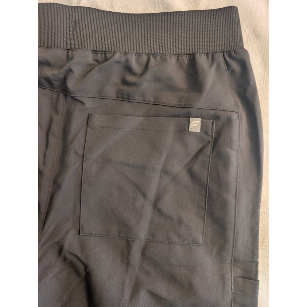 Fabletics Gray Scrub Pants Medium Short - image 7